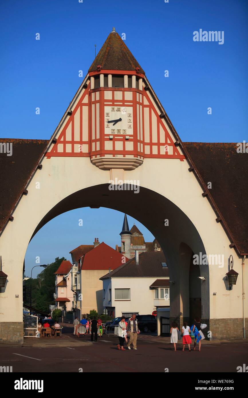 Calais city france street hi-res stock photography and images - Alamy