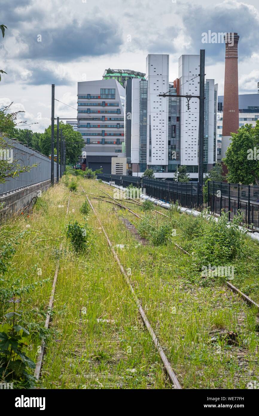 France, Paris, along the GR® Paris 2024, metropolitan long-distance hiking trail created in support of Paris bid for the 2024 Olympic Games, Bercy district, former railway line along National Bridge, buildings of the Gare district in the background Stock Photo
