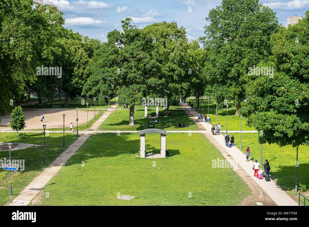 France, Paris, along the GR® Paris 2024, metropolitan long-distance hiking trail created in support of Paris bid for the 2024 Olympic Games, Bercy district, Parc de Bercy Stock Photo