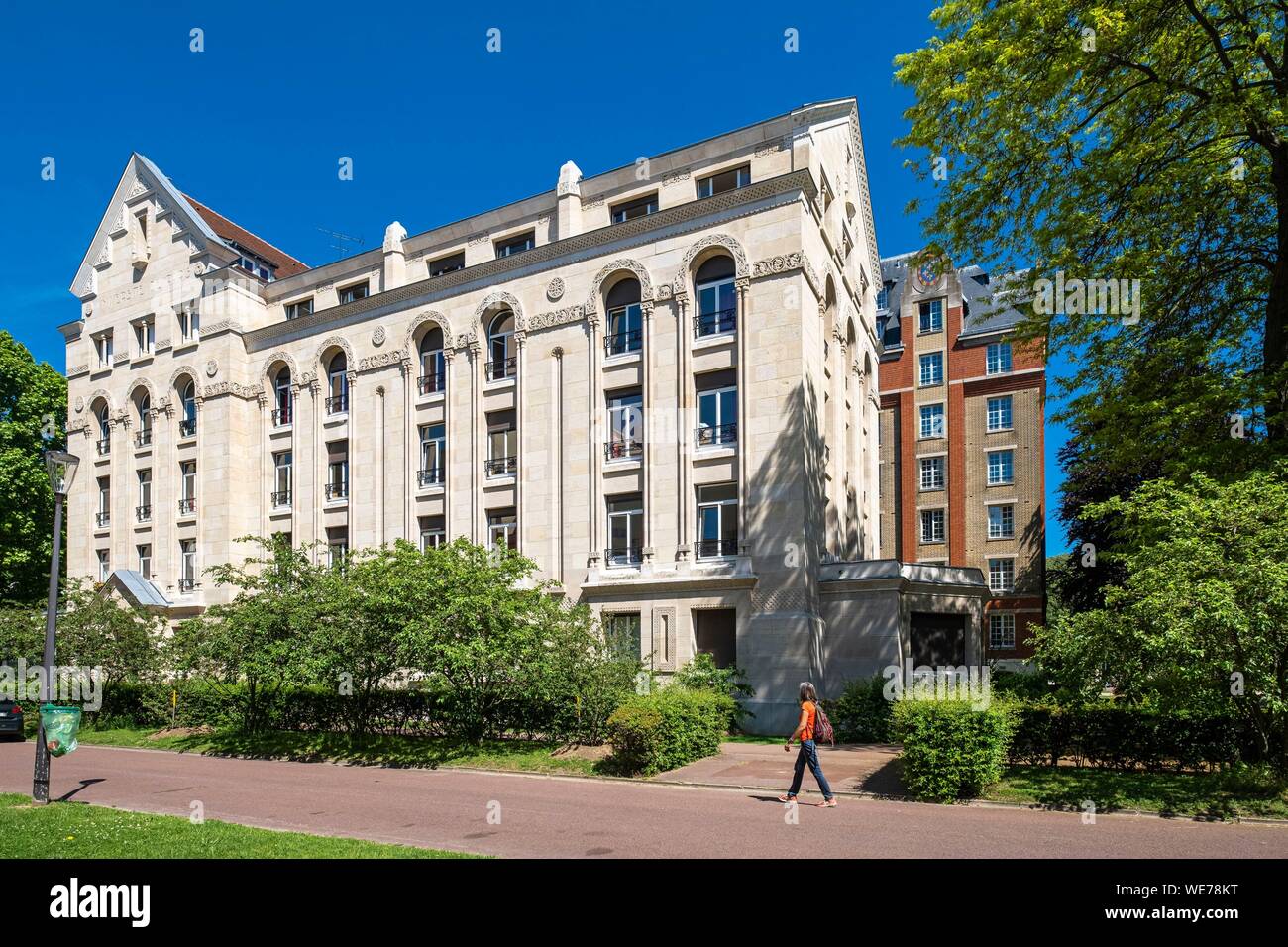 France, Paris, along the GR® Paris 2024, metropolitan long-distance hiking trail created in support of Paris bid for the 2024 Olympic Games, International University Campus, House for Armenian students Stock Photo