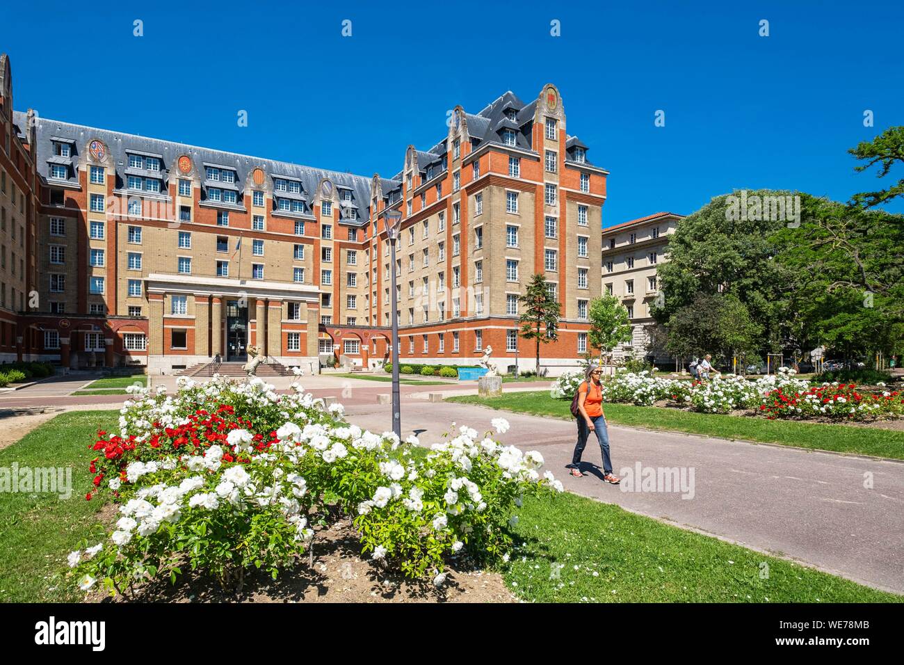 France, Paris, along the GR® Paris 2024, metropolitan long-distance hiking trail created in support of Paris bid for the 2024 Olympic Games, International University Campus, Provinces of France House Stock Photo