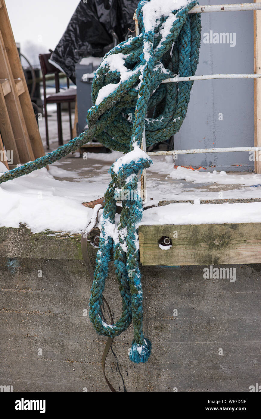White Boat Tied High Resolution Stock Photography and Images - Alamy