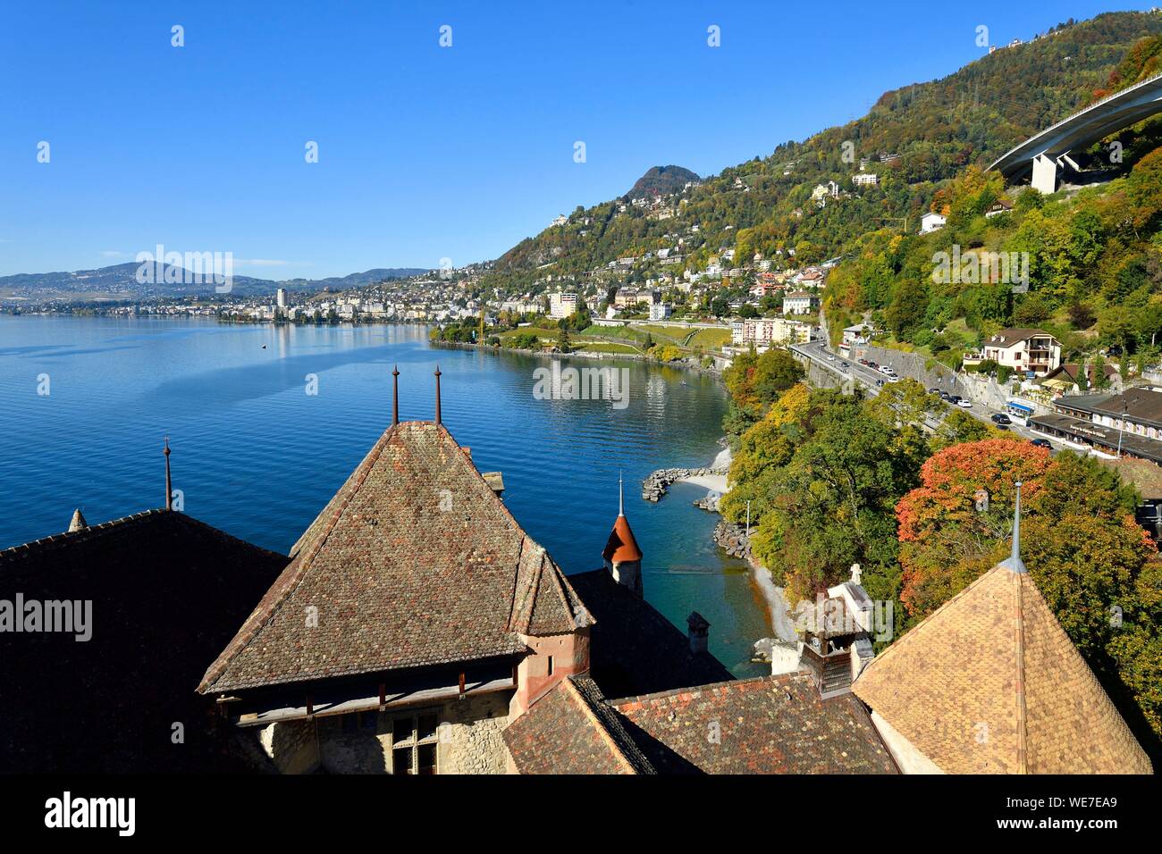 Suisse, Canton of Vaud, Lake Geneva, Veytaux, South of Montreux, Chillon Castle, view to Montreux from dungeon Stock Photo