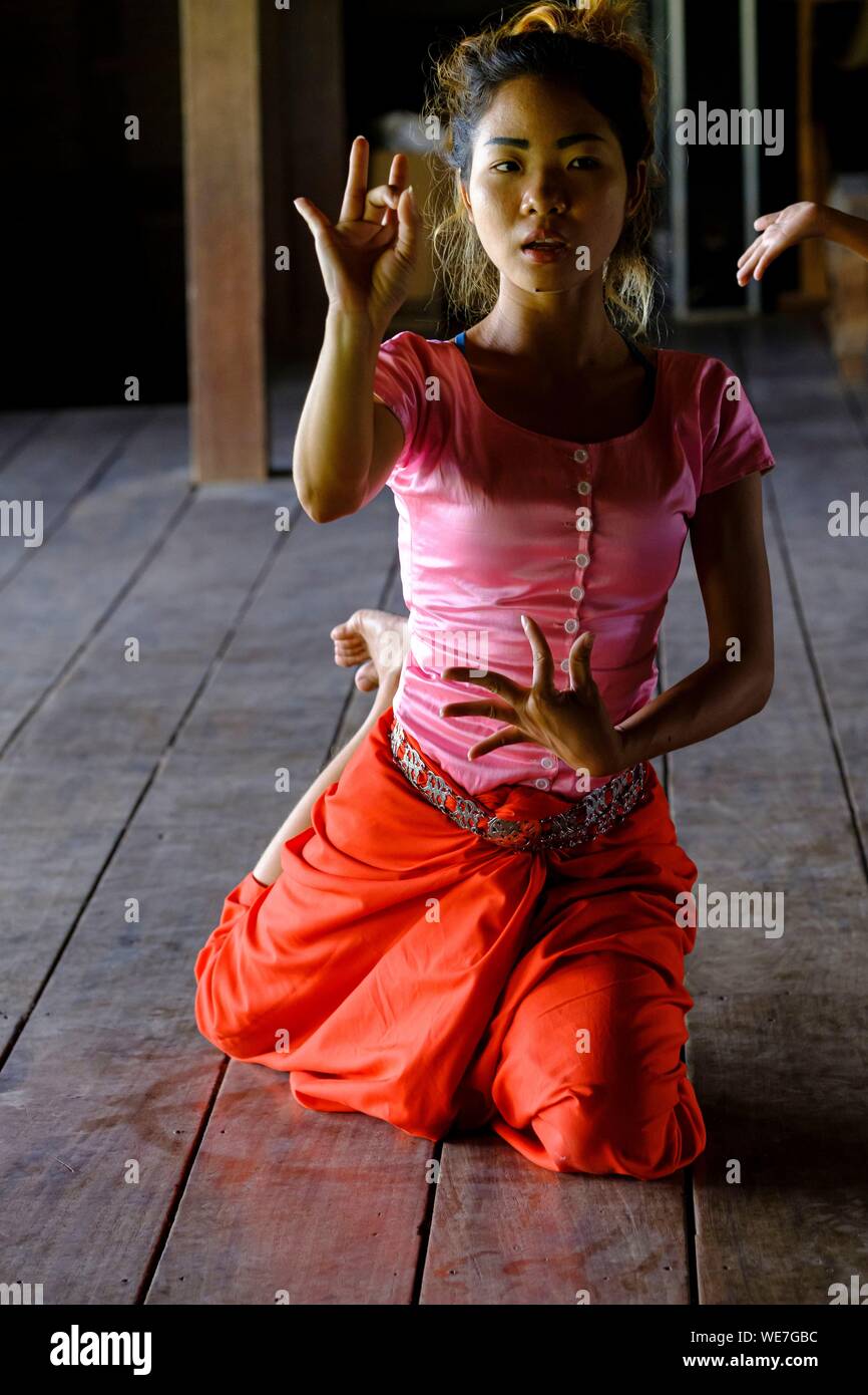Cambodia, Phnom Penh, classic khmer dance, on the immaterial heritage list of UNESCO, NGO school Apsara Art Asociation, dancers Stock Photo