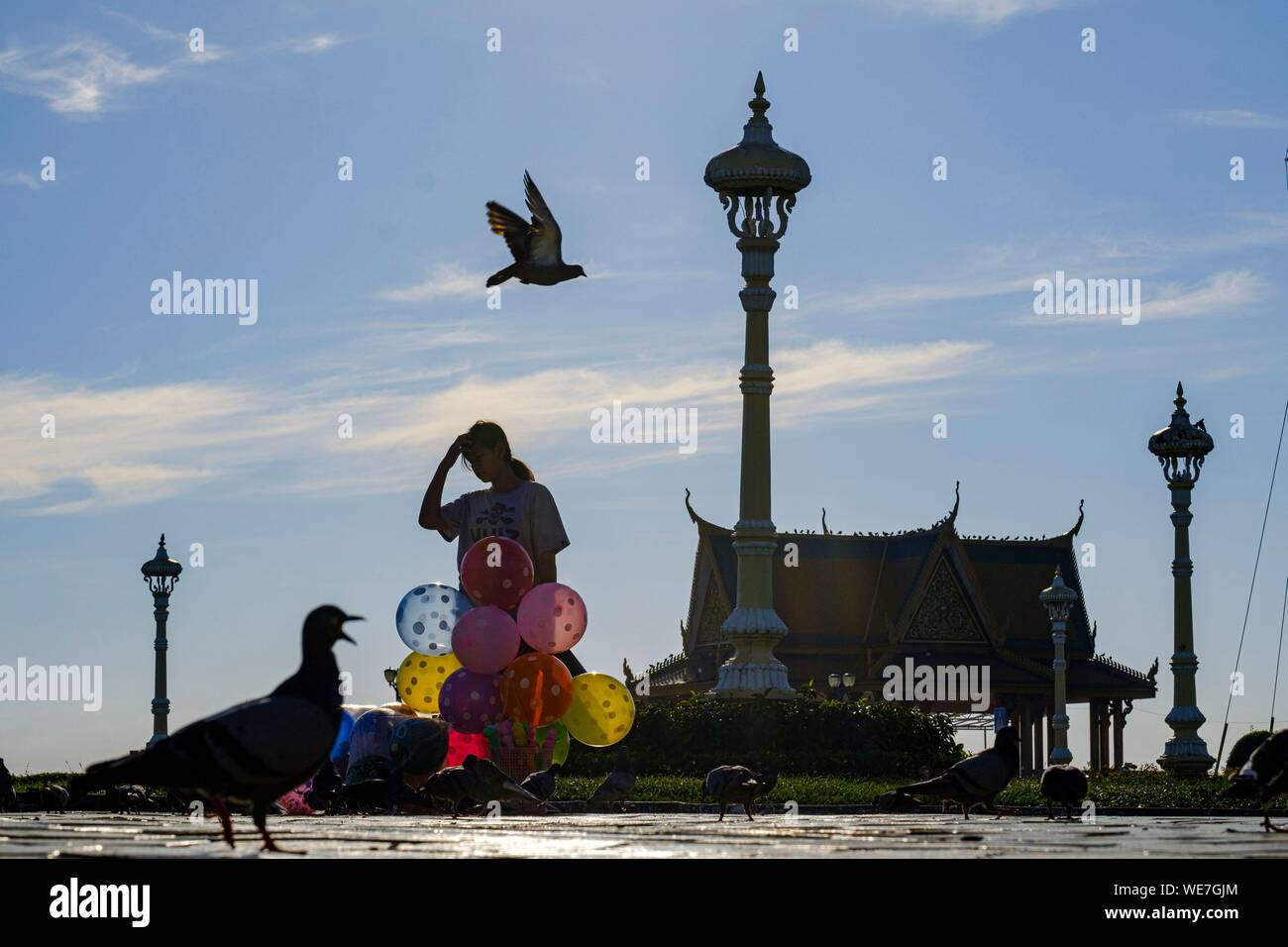 Cambodia, Phnom Penh, balloon seller in front of the Royal palace Stock Photo