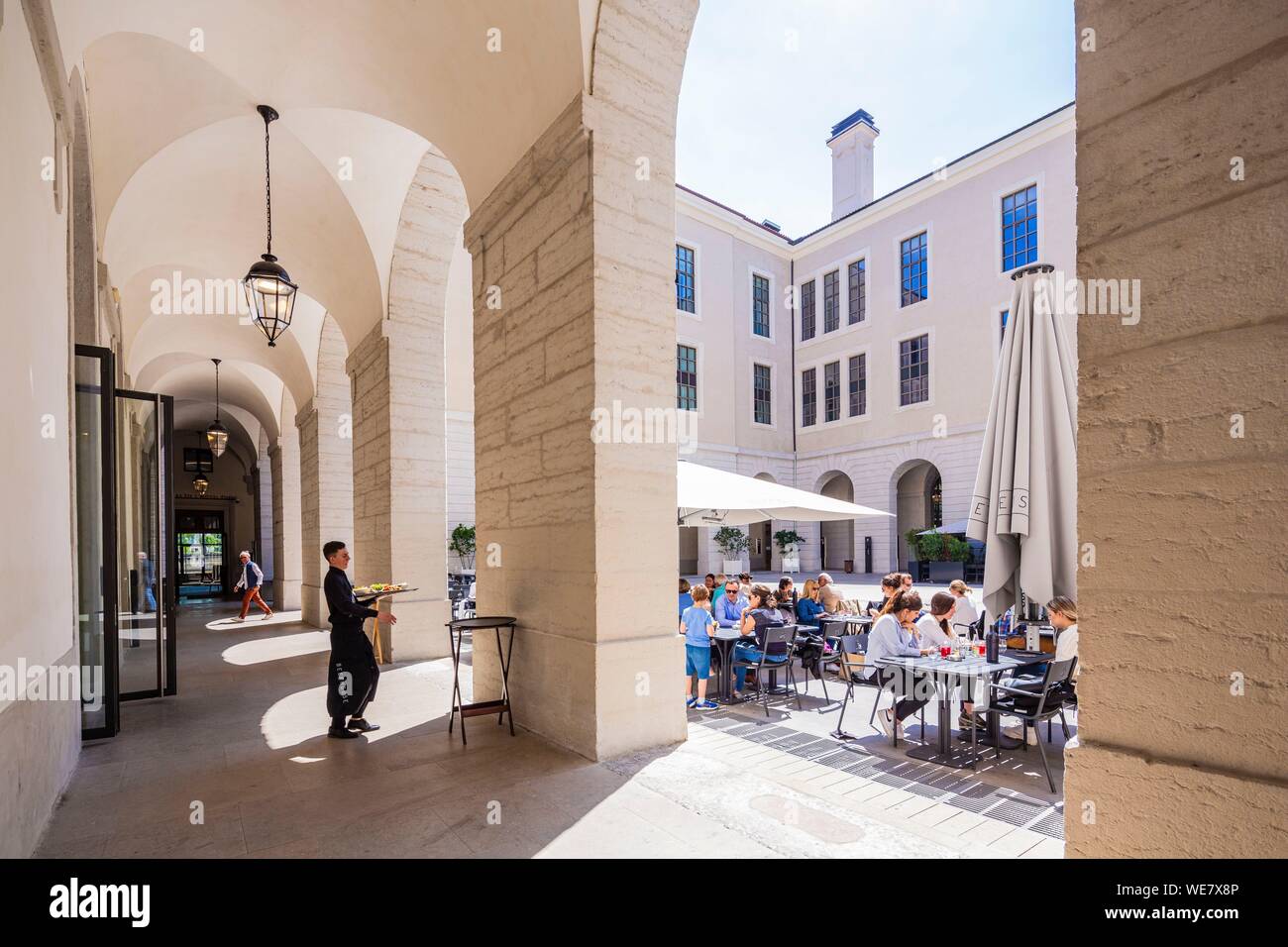 France, Rhone, Lyon, la Presqu'île, historic centre classified as a UNESCO World Heritage site, Grand Hotel-Dieu, Saint-Martin courtyard Stock Photo