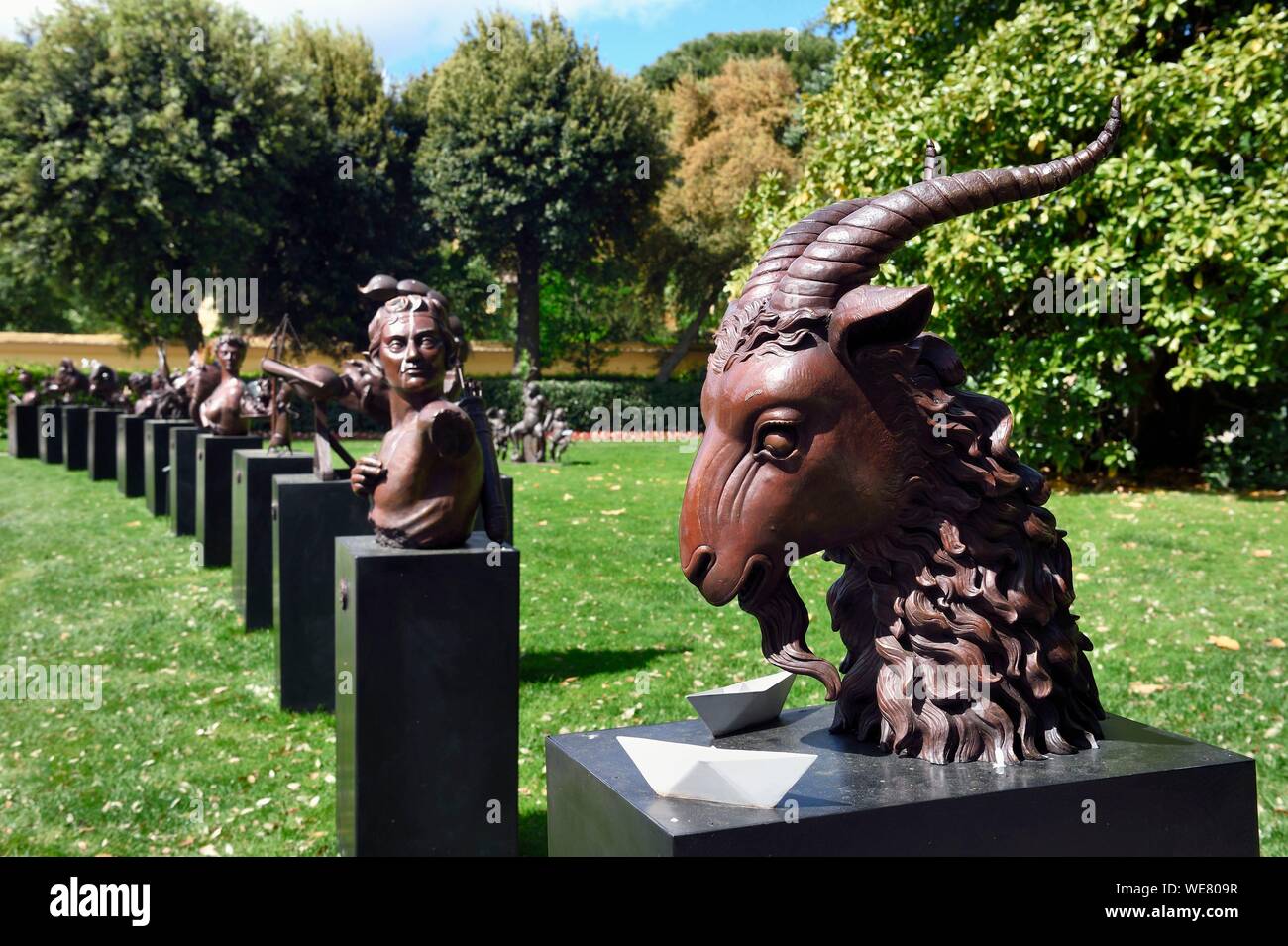 Italy, Tuscany, Florence, listed as World Heritage by UNESCO, contemporary sculptures in the gardens of the Palazzo Della Gherardesca, 5 star palace Four Seasons Hotel Firenze Stock Photo