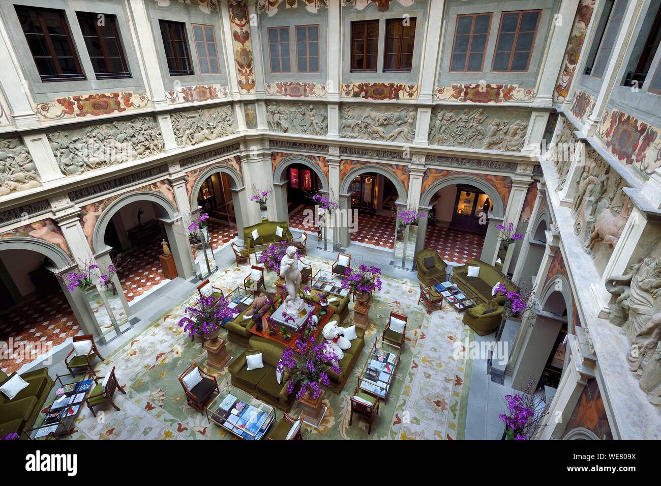 Italy, Tuscany, Florence, listed as World Heritage by UNESCO, Palazzo Della Gherardesca, 5 star palace Four Seasons Hotel Firenze, Bacchus statue by Michelangelo replica in the center of the lobby Stock Photo