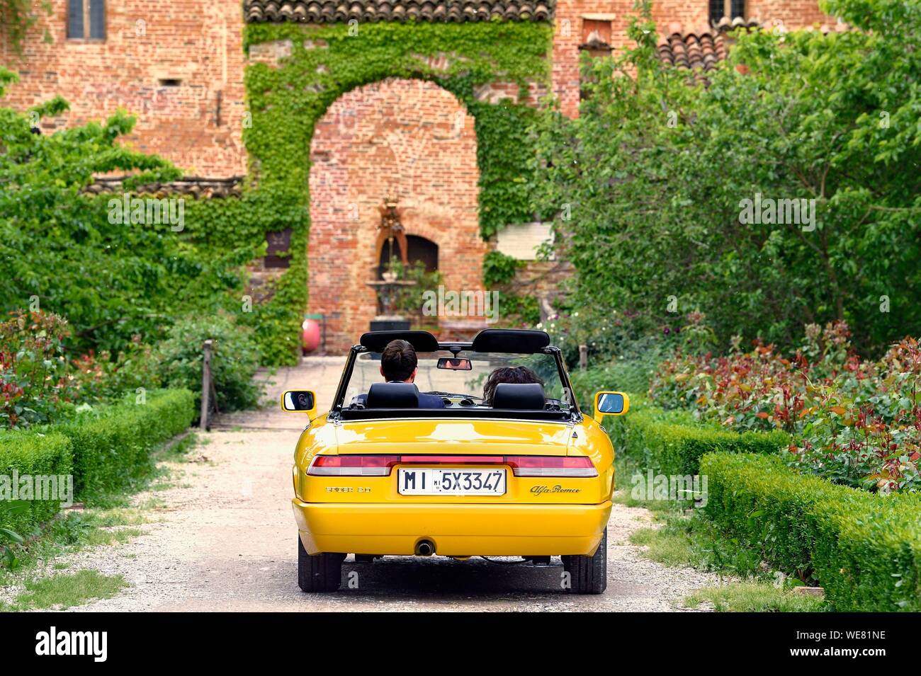 Italy, Emilia Romagna, Polesine Zibello near Parma, Antica Corte Pallavicina Hotel and restaurant, Alfa Romeo Duetto Spider yellow cabriolet Stock Photo