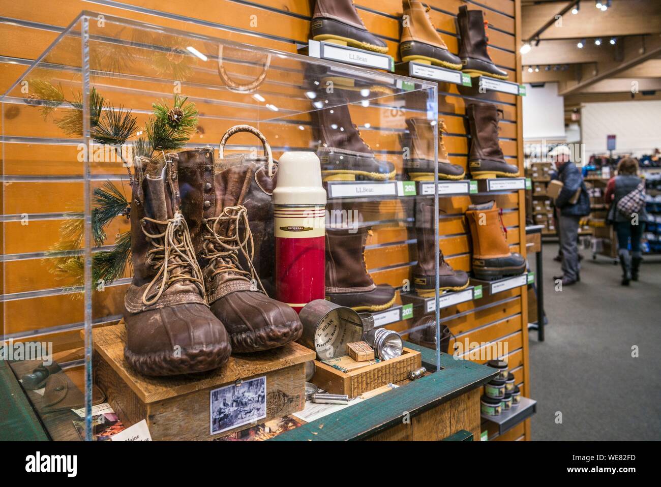Page 2 - Shoe store interior High Resolution Stock Photography and Images -  Alamy
