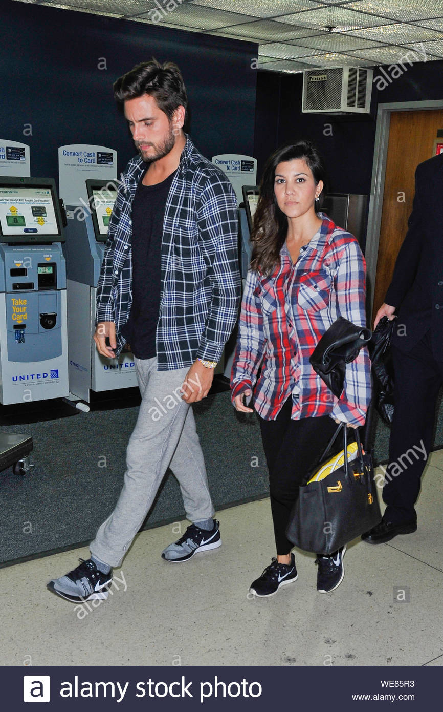 Get Boyfriend Girlfriend Matching Flannel Shirts For Couples Background