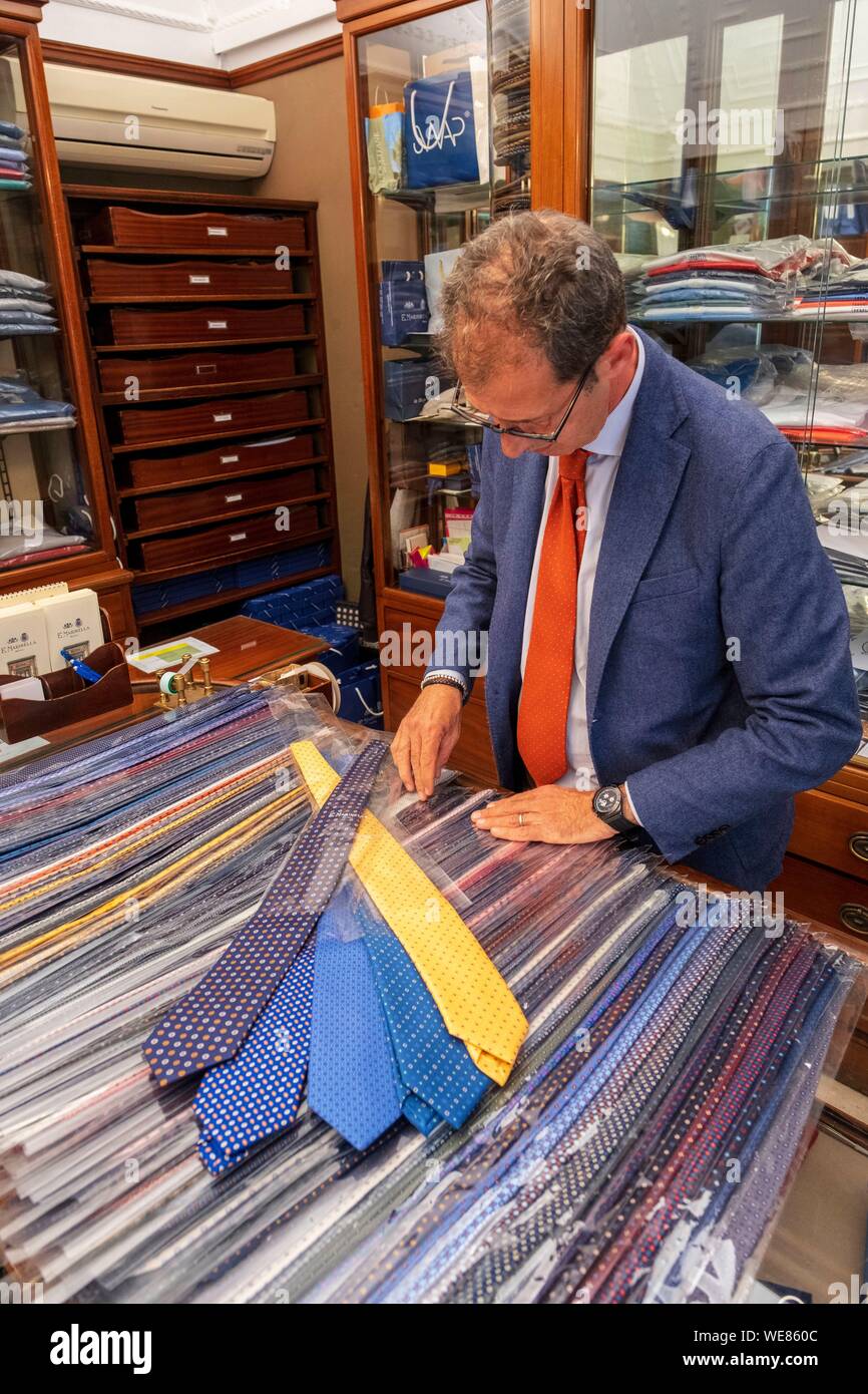 Tie shop hi-res stock photography and images - Alamy