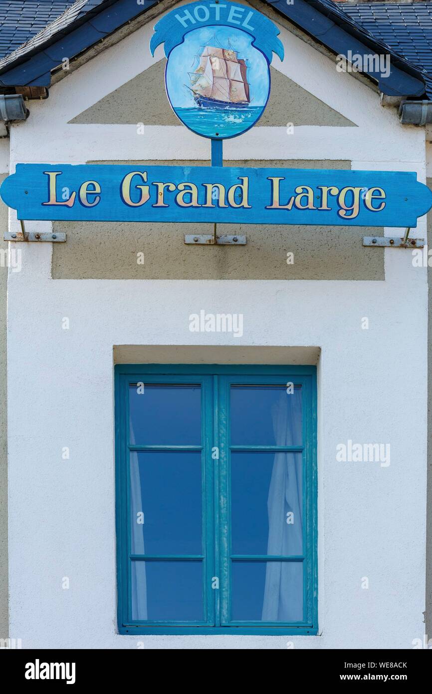 France, Ille et Vilaine, Côte d'Emeraude, Cancale, facade of Le Grand Large hotel Stock Photo