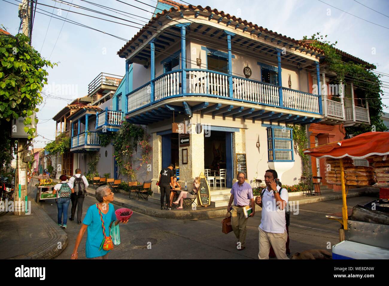 Colombia, Bolivar Department, Cartagena, listed as World heritage by UNESCO, Getsemani district, colonial house in front of Trinity square Stock Photo