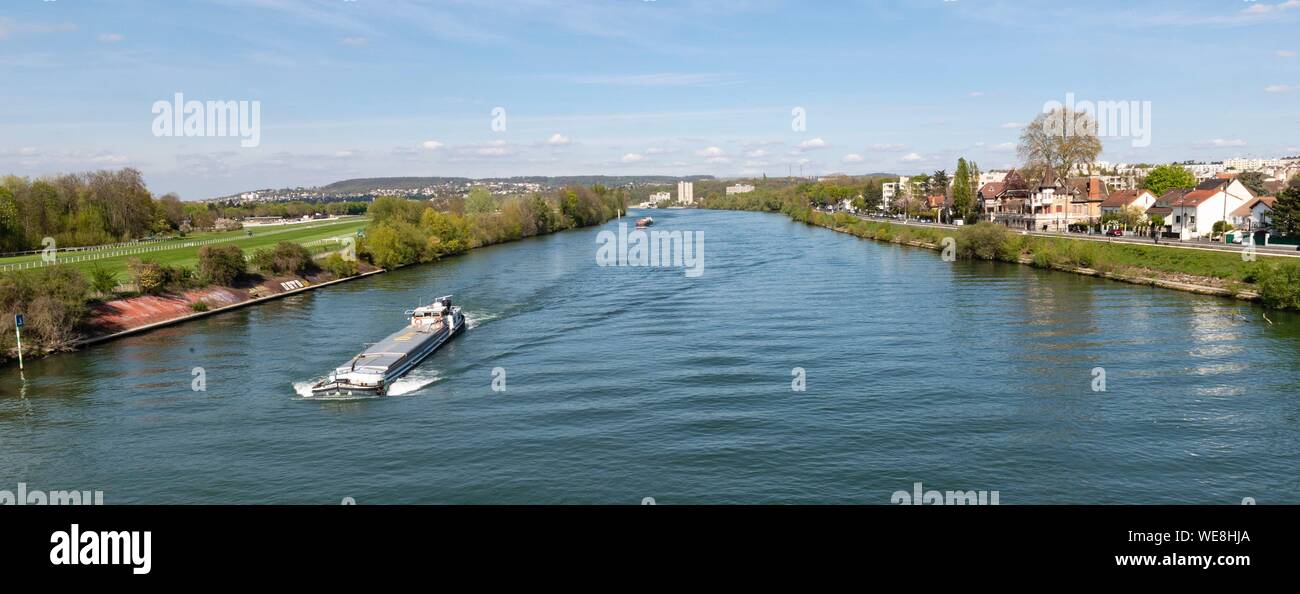 Equipment barge hi-res stock photography and images - Alamy