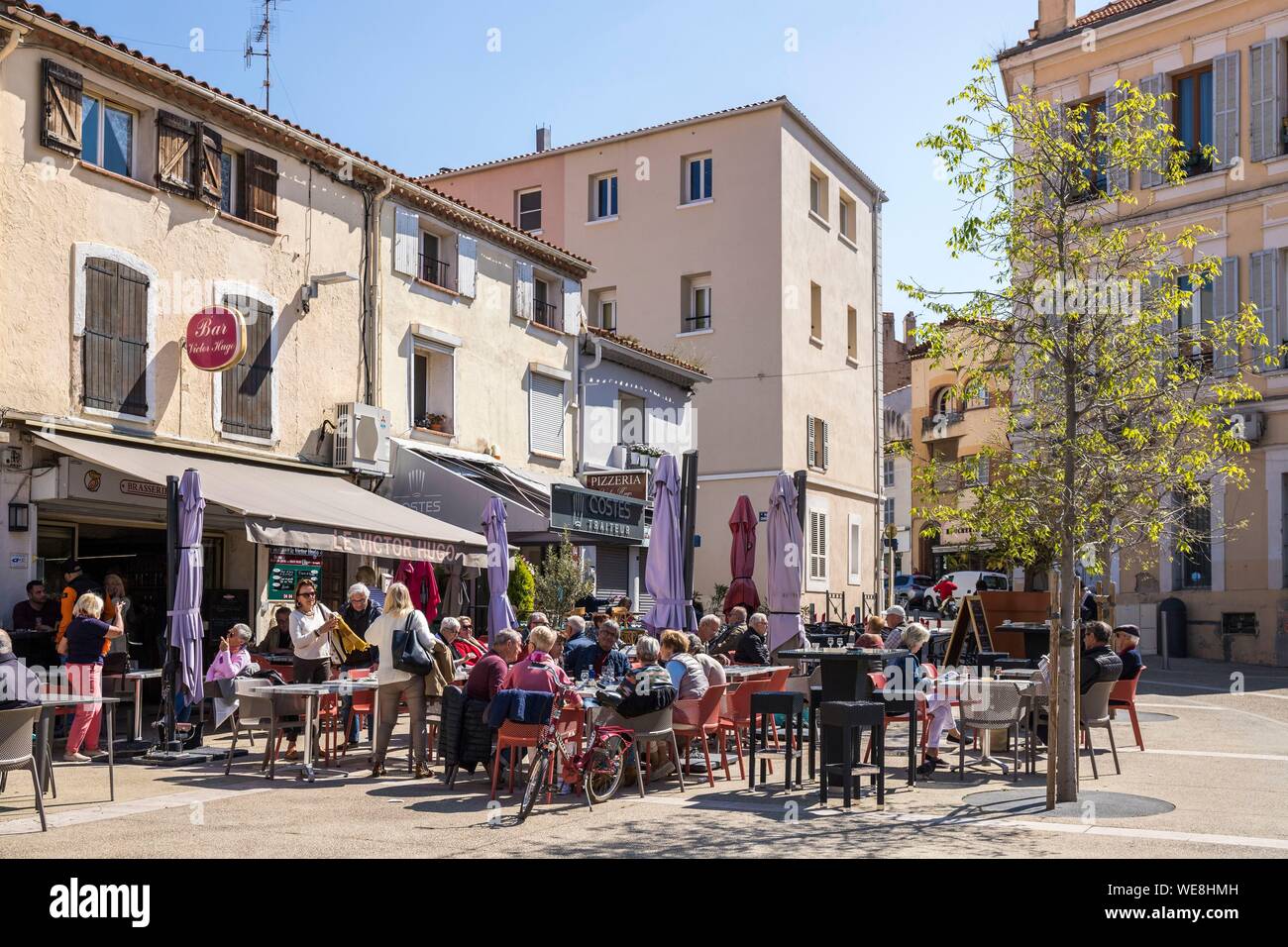 France, Var, Saint-Raphaël, terrace of bar and restaurant of the place Victor Hugo Stock Photo