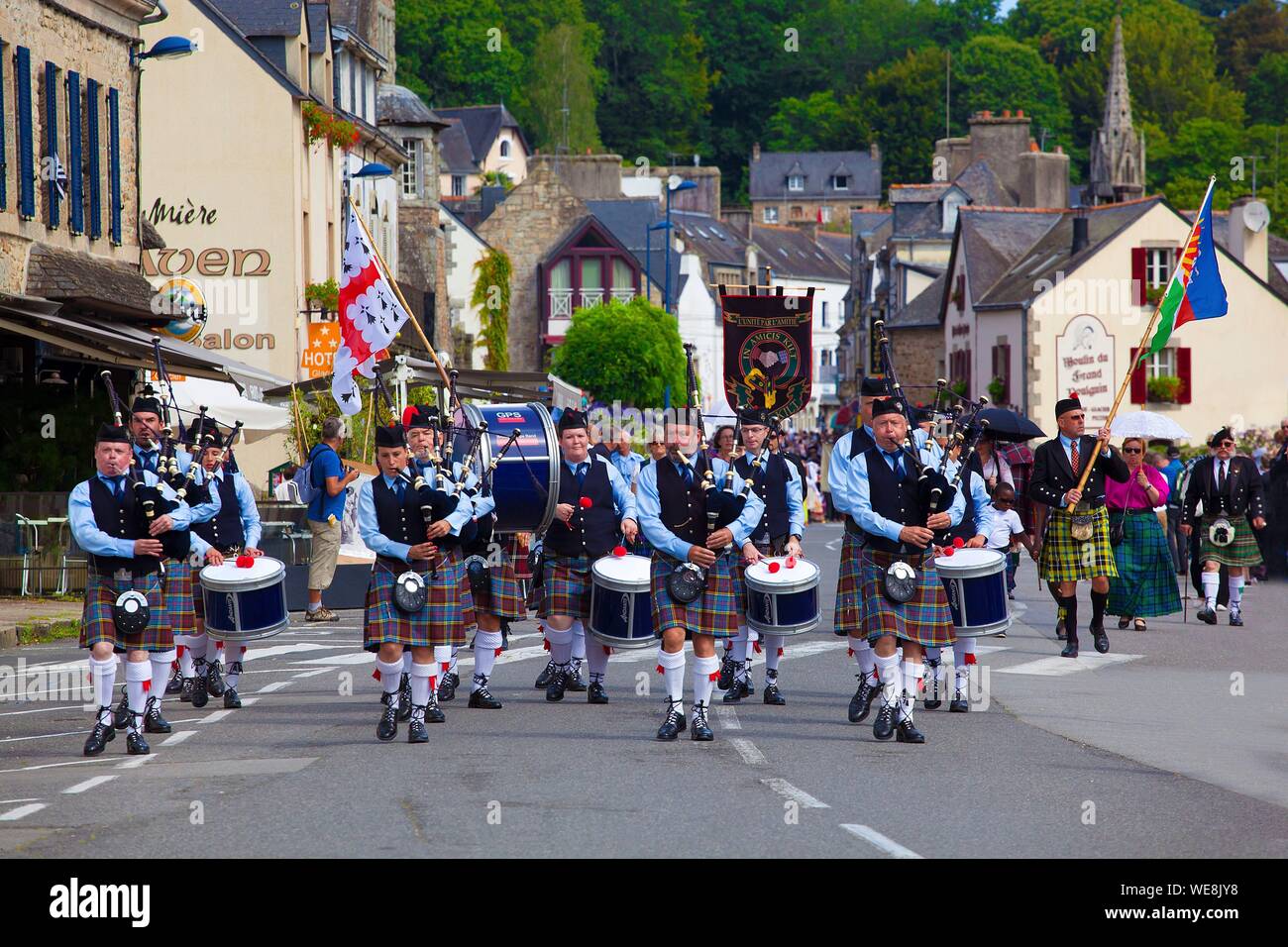 France, Finistere, parade of the Festival of Gorse Flowers 2015 in Pont Aven, Brittany Pipe Band Stock Photo
