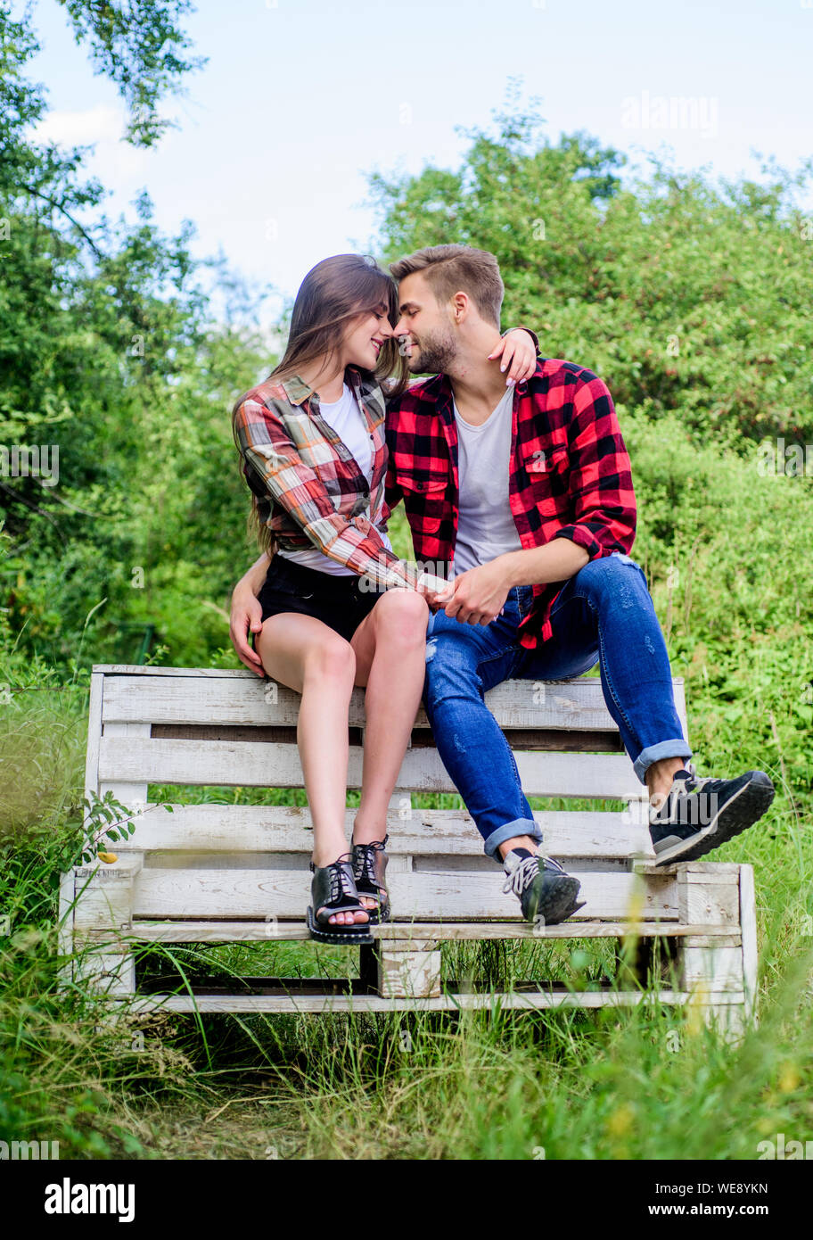 Как можно провести время с девушкой. Романтическое свидание. Фотосессия пикник для пары. Влюбленные у костра. Романтический вечер.