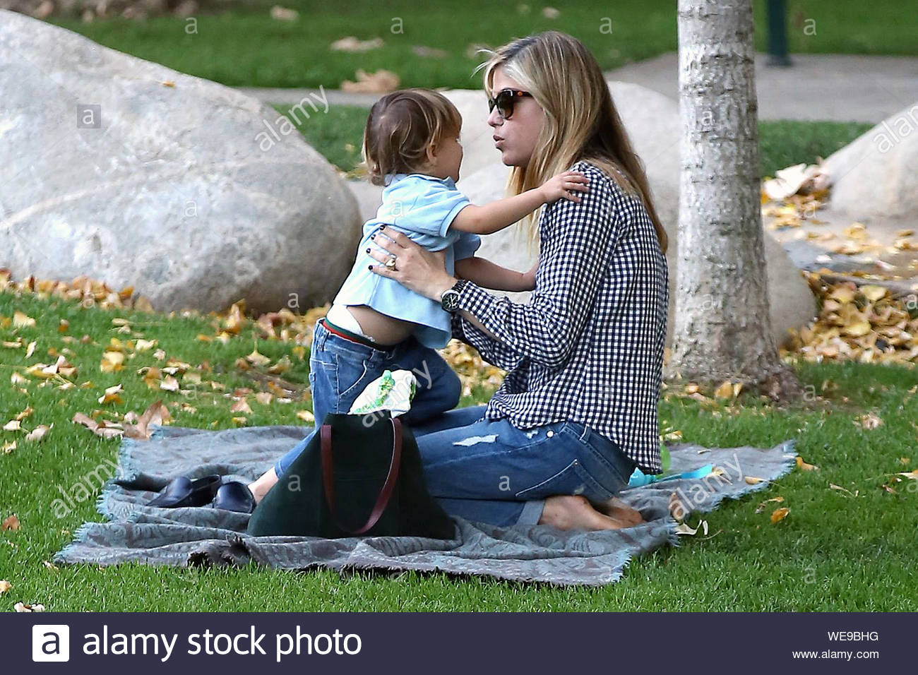 Beverly Hills Ca Selma Blair And Little Arthur Spend Some