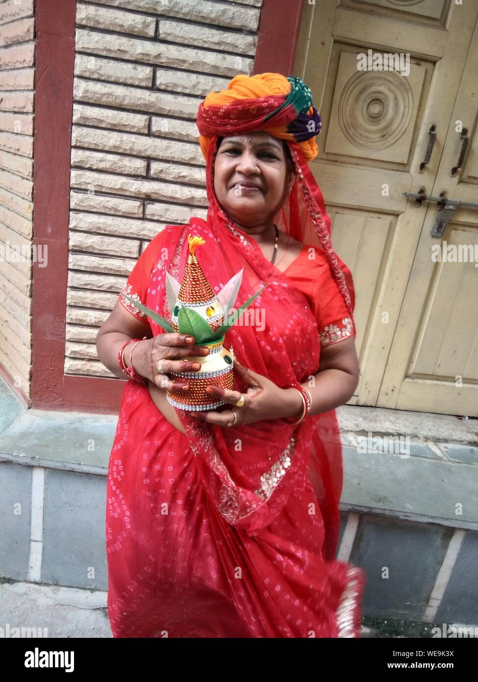 Indian woman in traditional clothing hi-res stock photography and ...