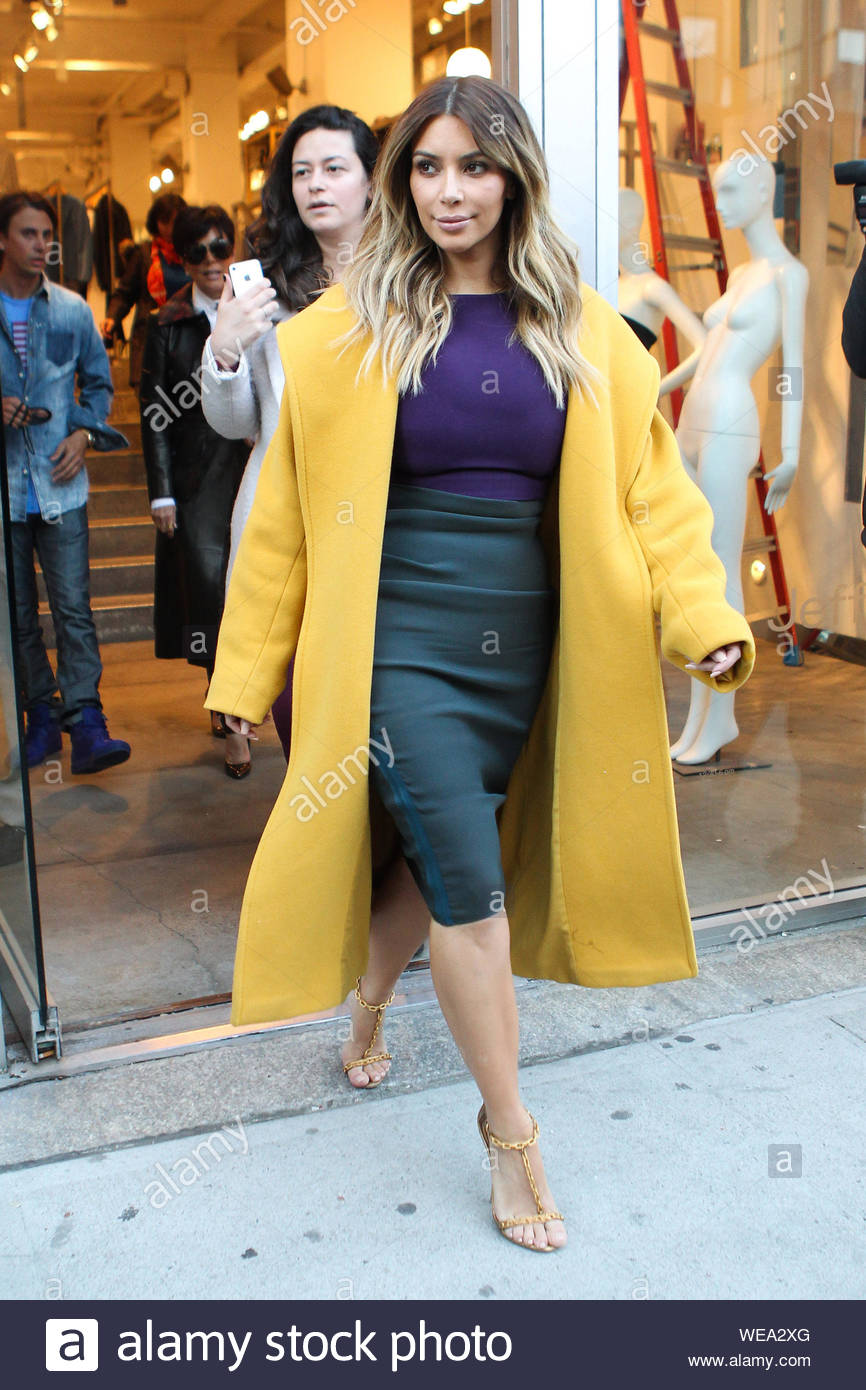 New York Ny Kim Kardashian Goes Shopping With Kris Jenner And