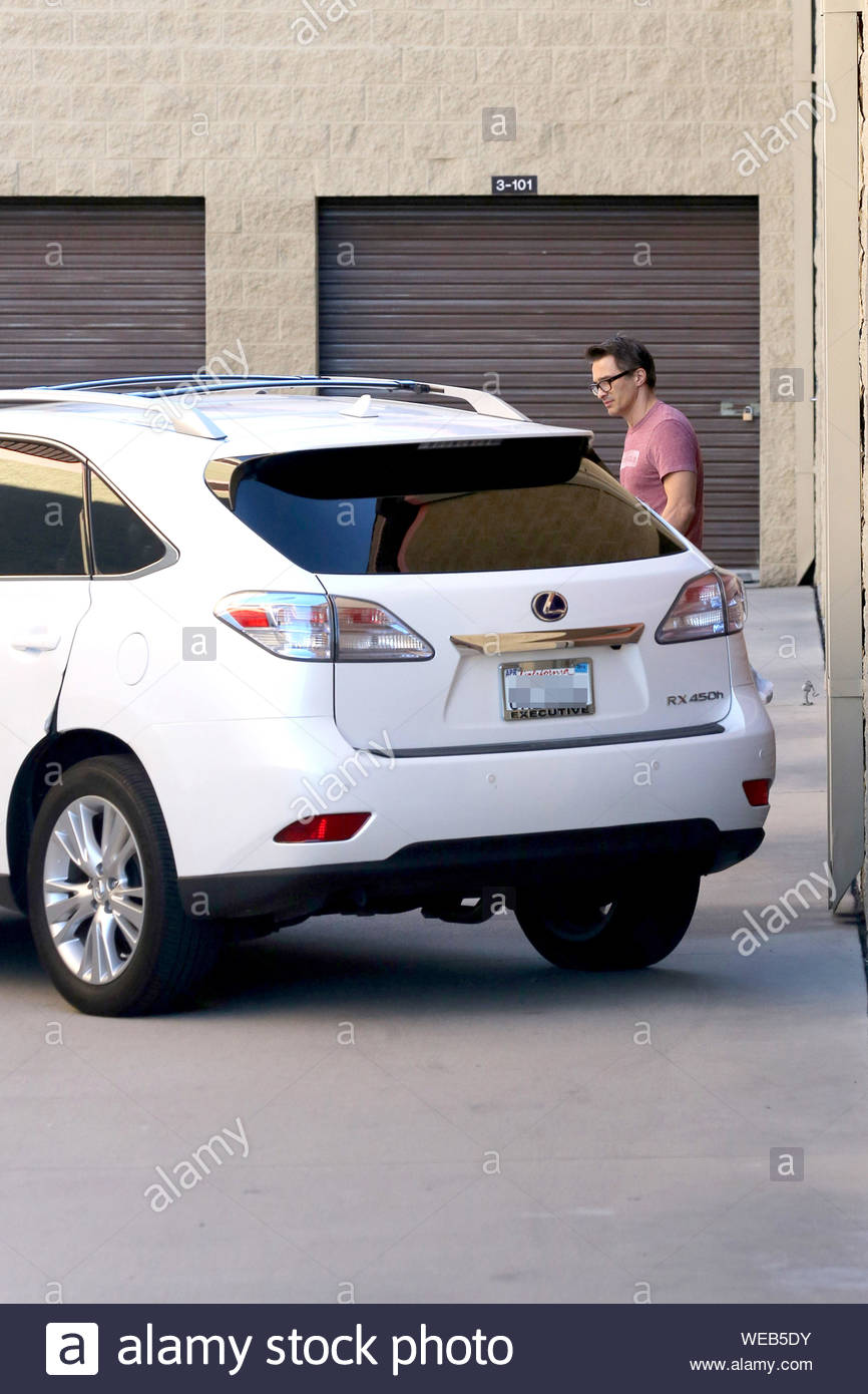 sherman oaks storage on Sherman Oaks Ca Olivier Martinez Picks Up Some Christmas Decorations From Storage This Afternoon While His Wife Halle Berry And Their Baby Boy Maceo Wait In The Car Halle Nor Her