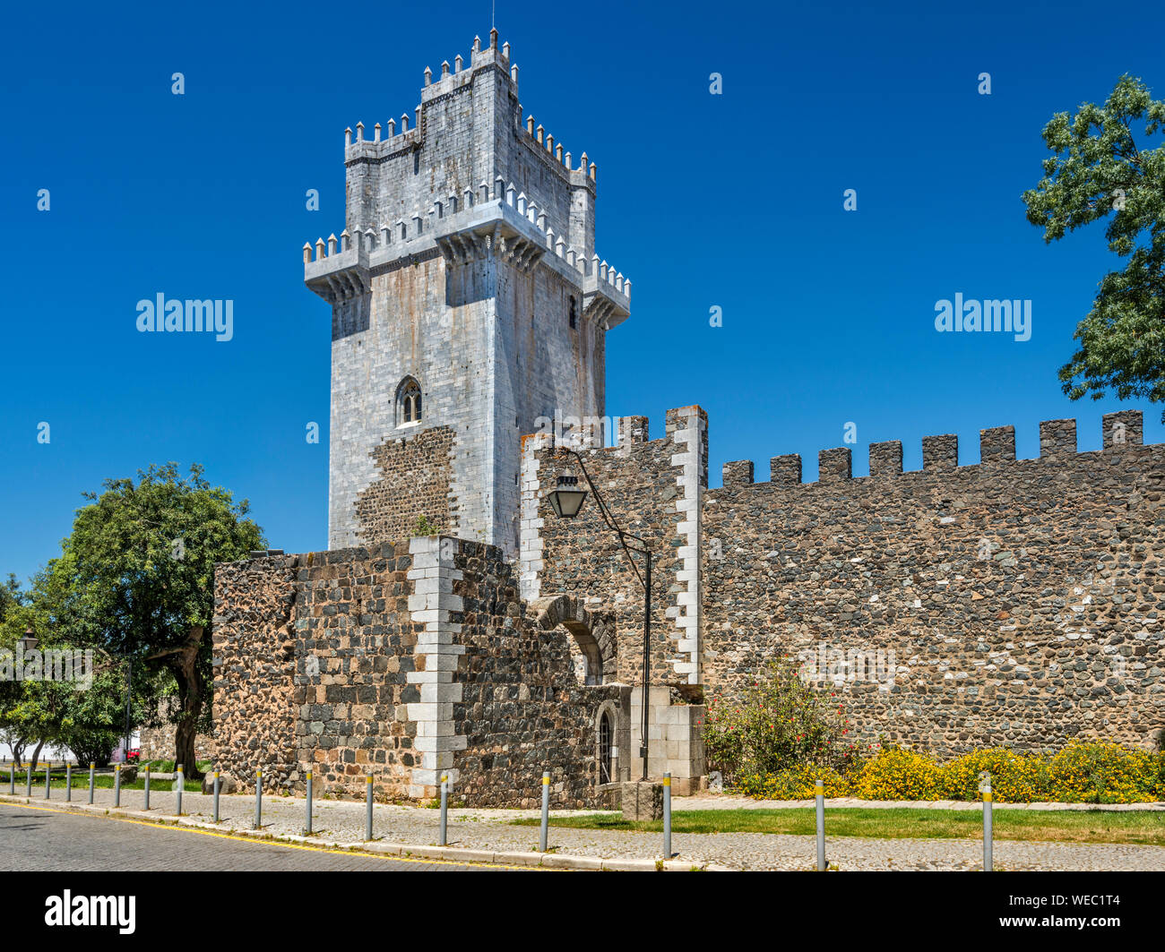 Torre De Menagem Tower Hi res Stock Photography And Images Alamy torre-de-menagem-tower-hi-res-stock-photography-and-images-alamy