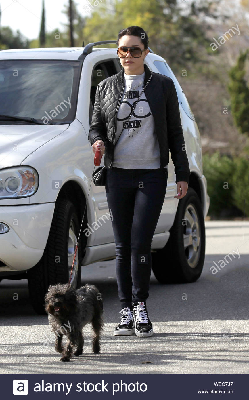 Thousand Oaks Ca Amanda Bynes Has A Relaxing Sunday And Takes A