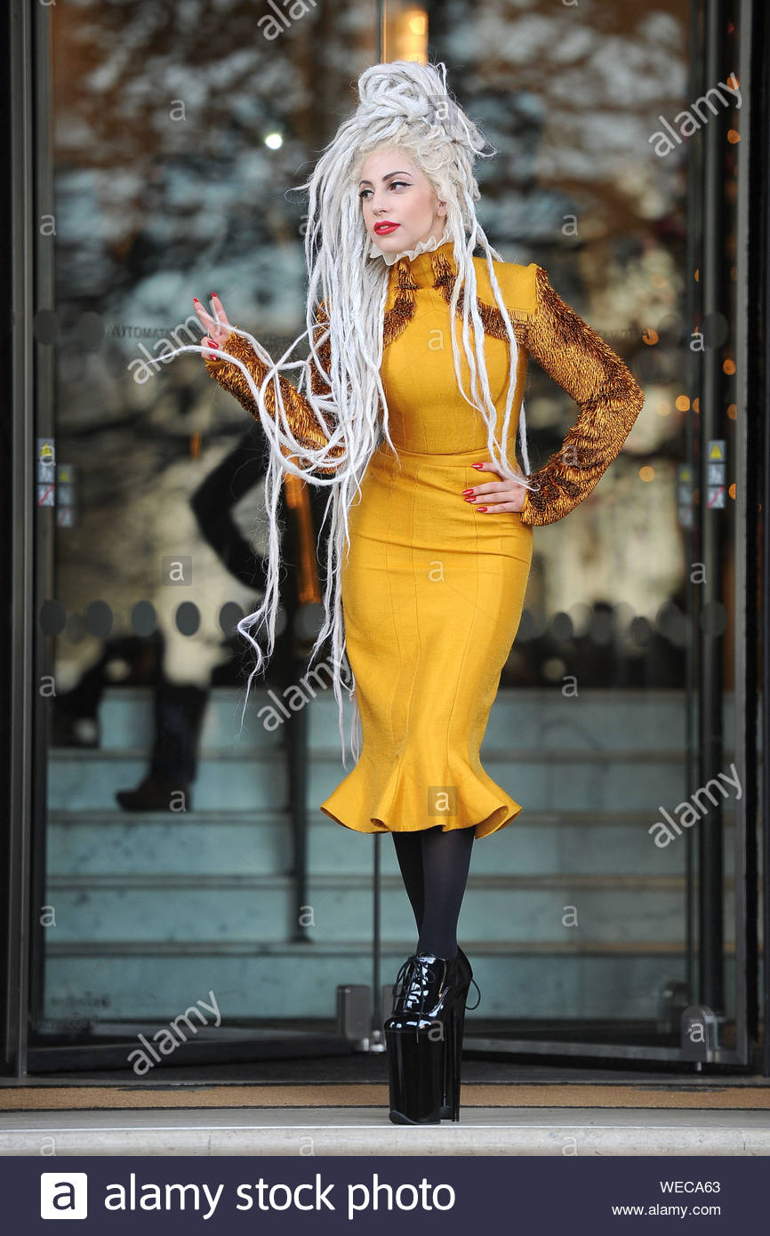 London Uk Lady Gaga Steps Out Of Her Hotel In A Darker Yellow