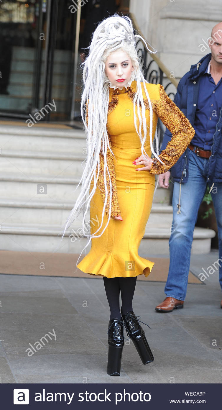 London Uk Lady Gaga Steps Out Of Her Hotel In A Darker Yellow
