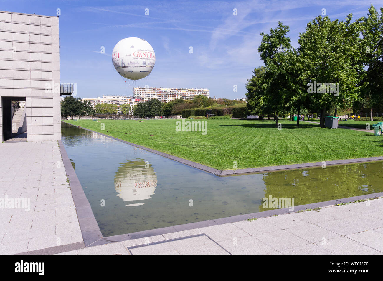 Paris Andre Citroen Park - Landing of the Paris Baloon in the Park Andre Citroen in the 15th arrondissement. France, Europe. Stock Photo