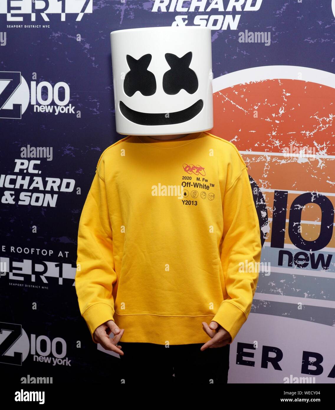 Marshmello Summer Hi Res Stock Photography And Images Alamy Marshmello Summer Hi Res Stock Photography And Images Alamy