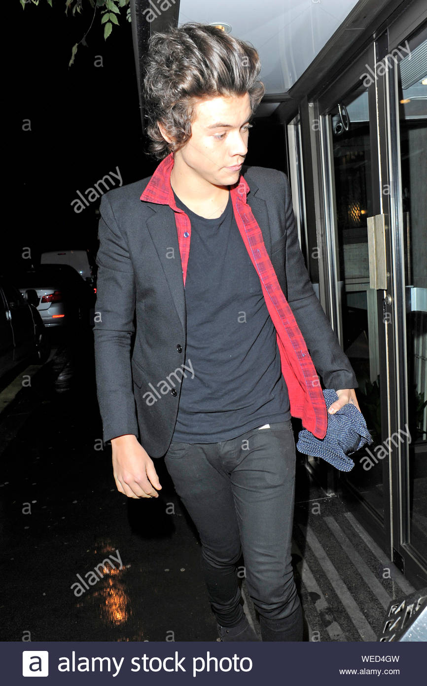 London Uk Harry Styles Spends The Night Out With His Bandmates Left Them Early To Hang Out With The Young Kardashian Jenner Sister Kendall Jenner The Handsome One Direction Star Was Outside