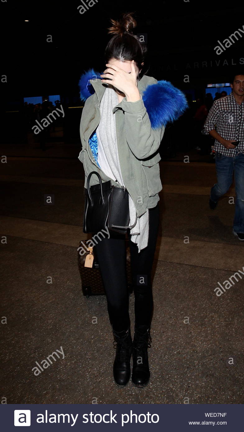 Los Angeles Ca A Jet Lagged Kendall Jenner Arrives Back In Los Angeles Following Her Reported Weekend In London With Her Rumored Boyfriend Harry Styles Harry Who Had Attended The Nrj Awards