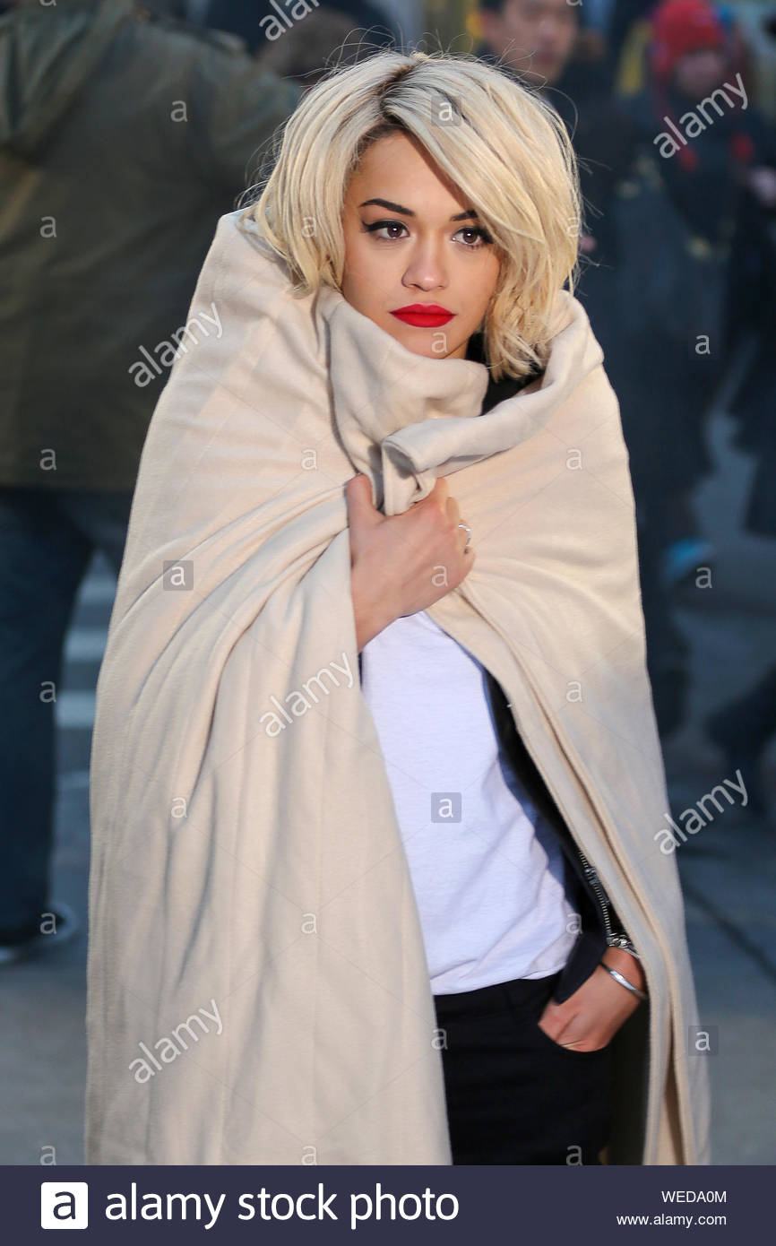 New York Ny Part 2 Rita Ora Has A Little Fun While Working A