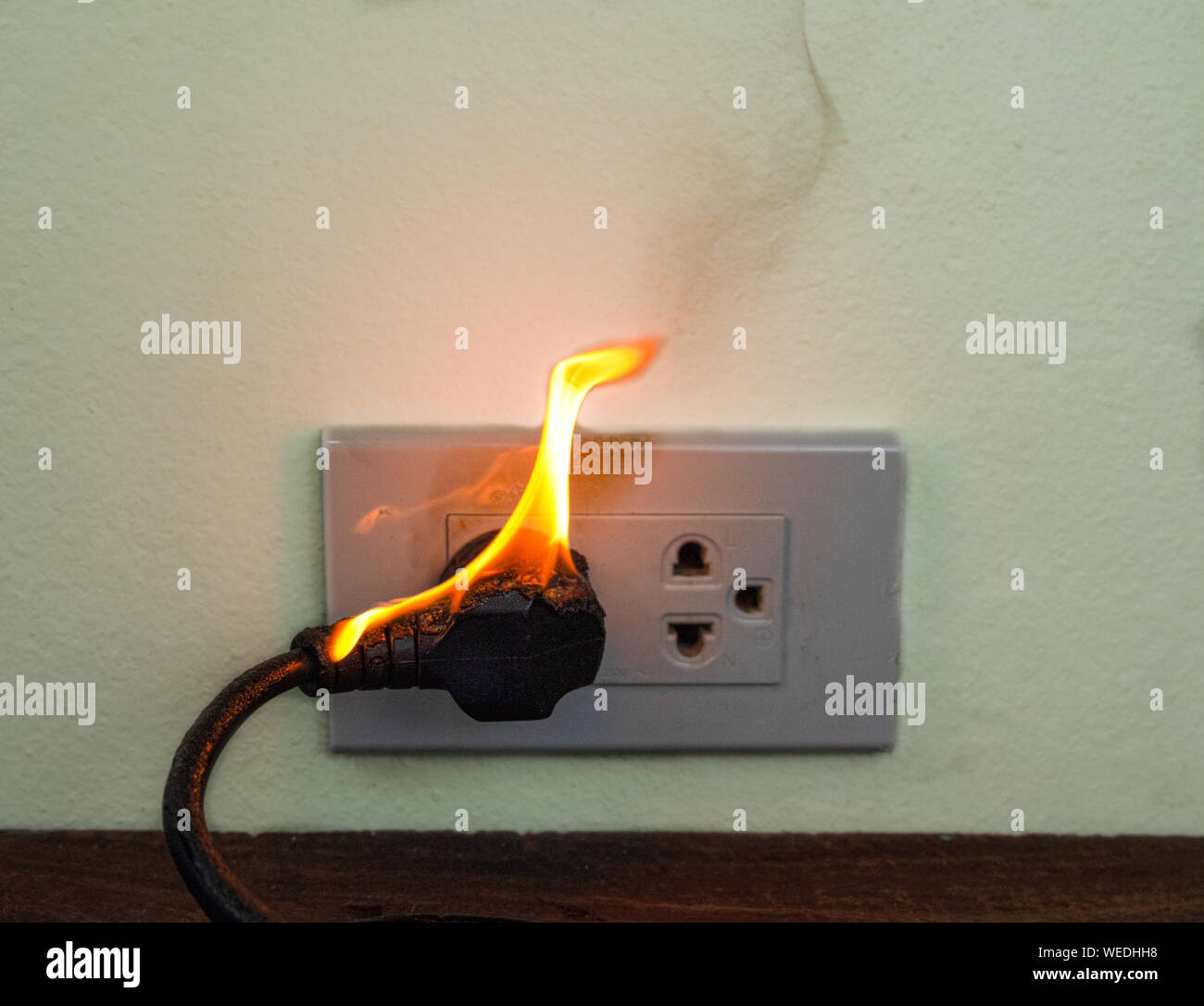 On fire electric wire plug Receptacle wall partition, Electric short