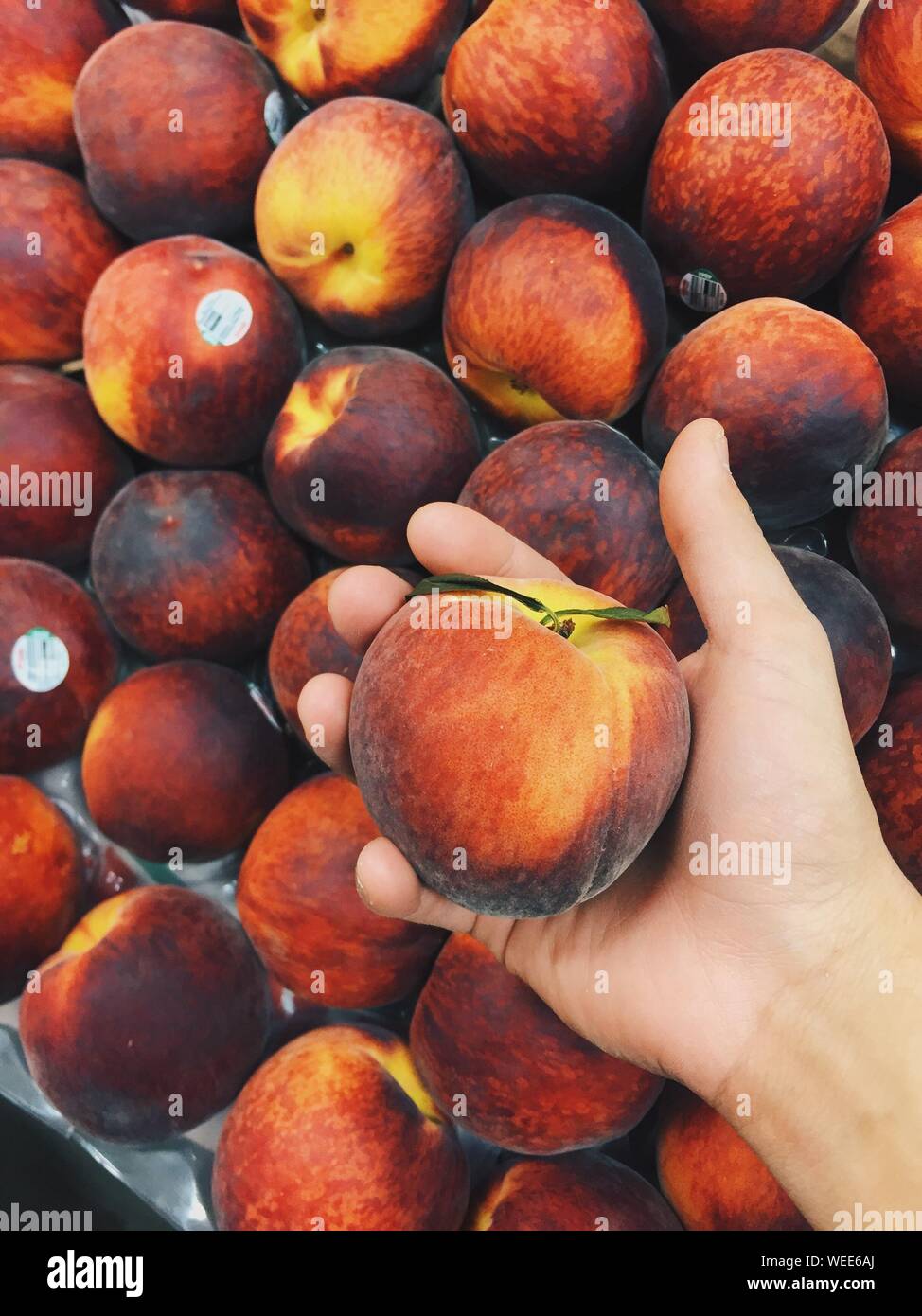 Each peach market hi-res stock photography and images - Alamy