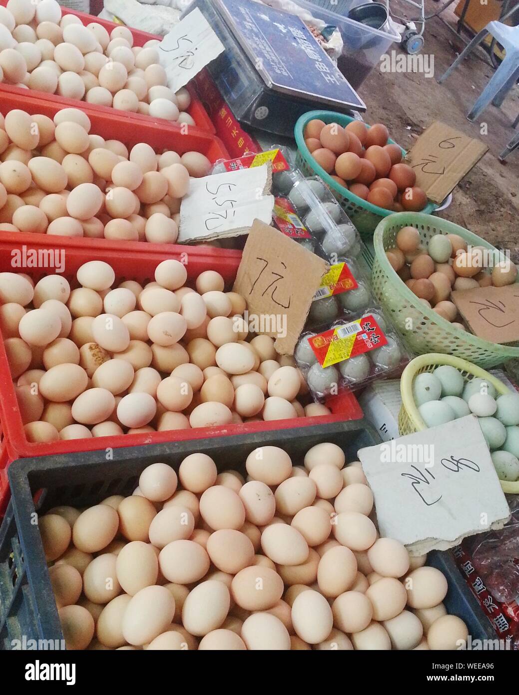 Crates of eggs hires stock photography and images Alamy