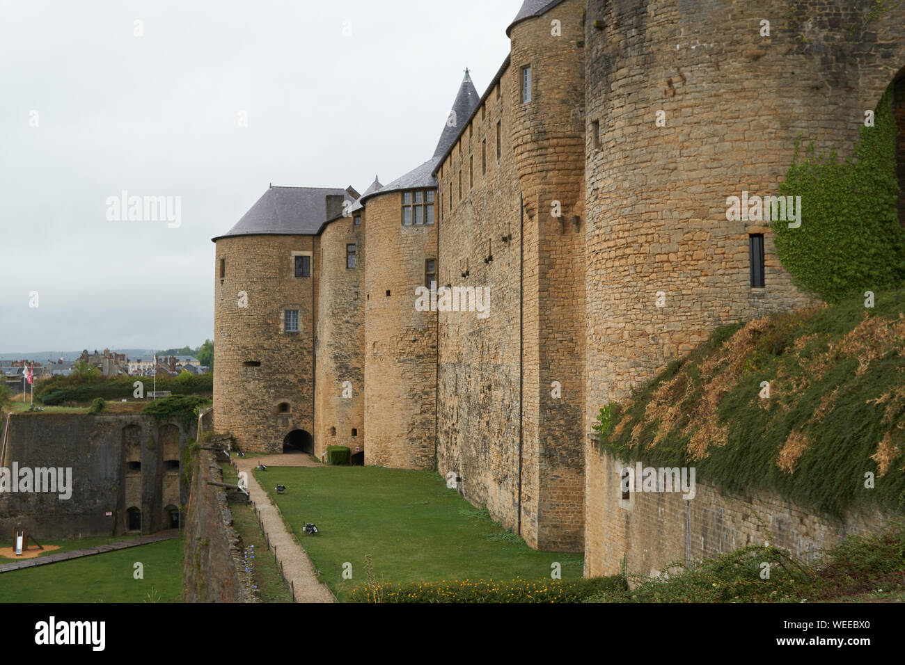 Sedan chateau fort hi-res stock photography and images - Alamy