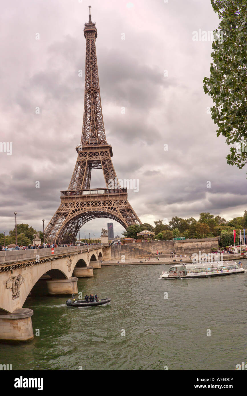 paris-france-europe-eiffel-tower-river-seine-louvre-pyramid-note
