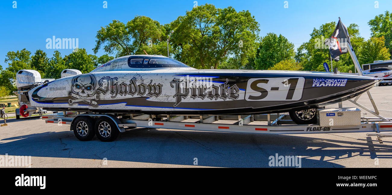 Offshore race boat hi-res stock photography and images - Alamy