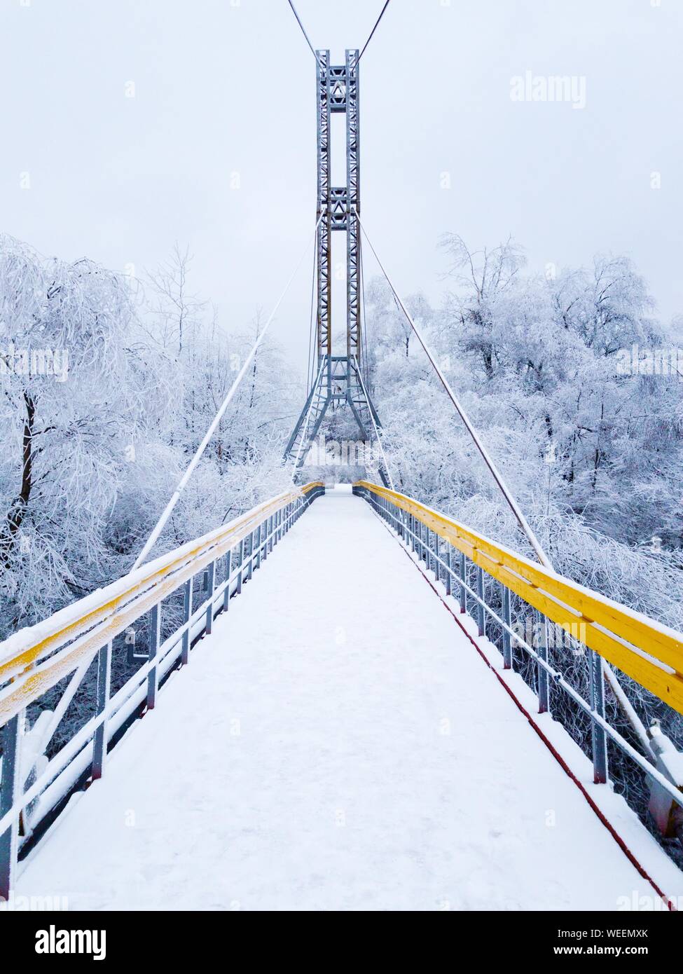 Cable suspension bridge weather hires stock photography and images Alamy