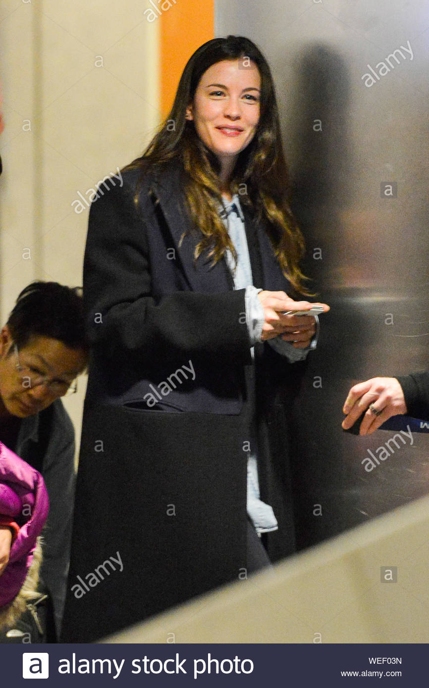Los Angeles Ca Liv Tyler Is Seen Playing With Photographers As