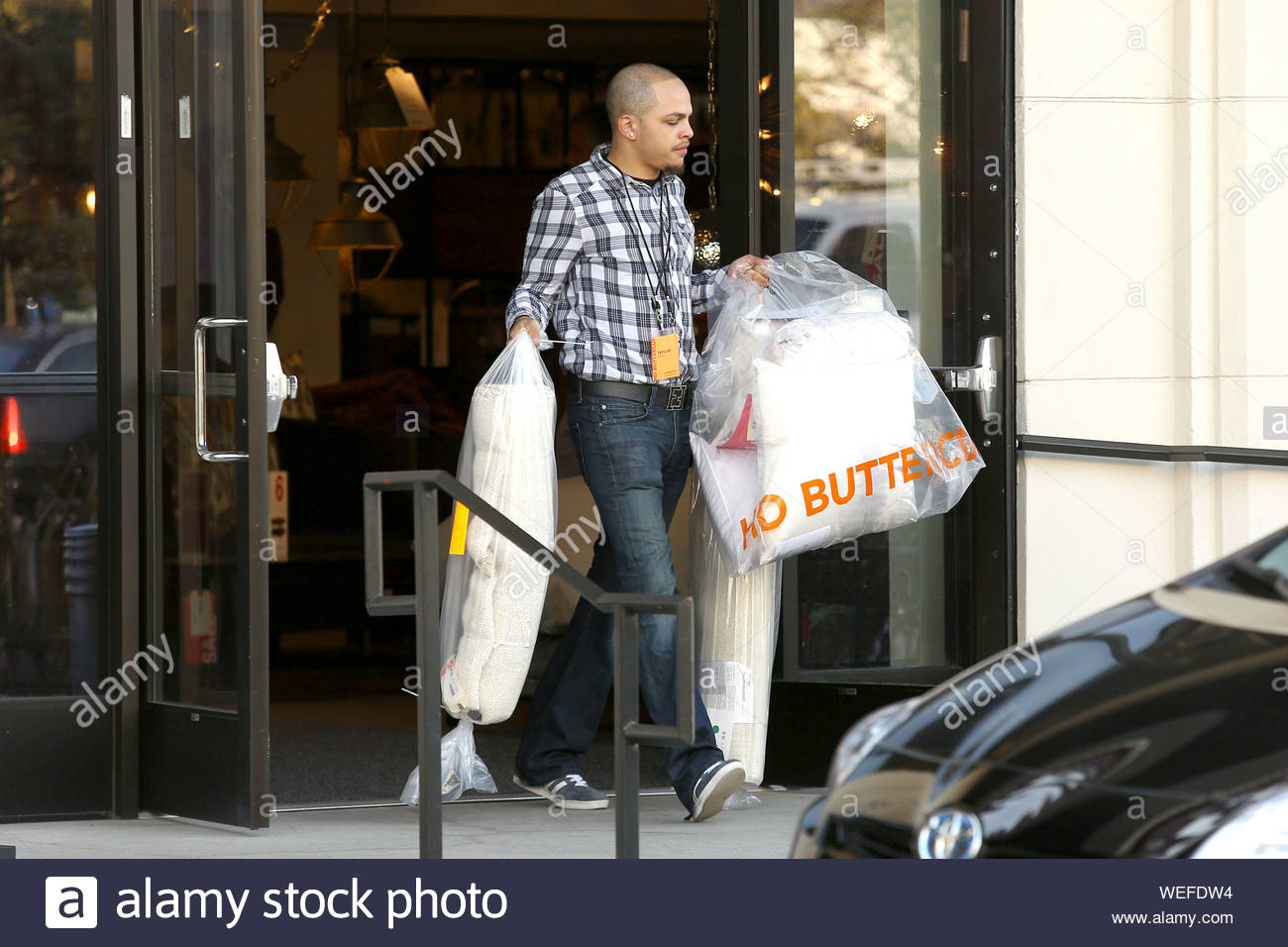 Culver City Ca Lea Michele Gets A Hand From A Nice Gentleman At Hd Buttercup Furniture