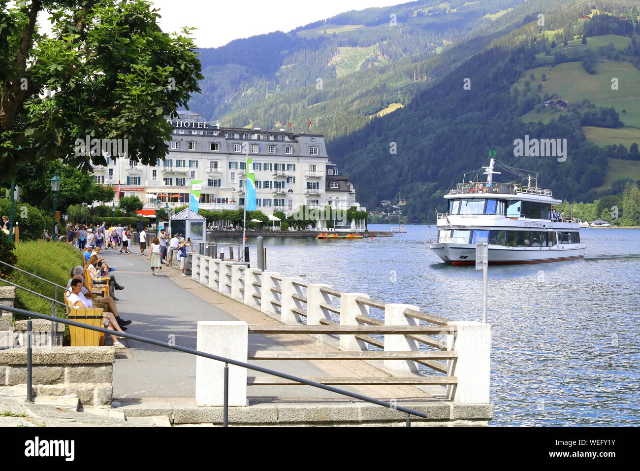 Uferpromenade in Zell am See Stock Photo