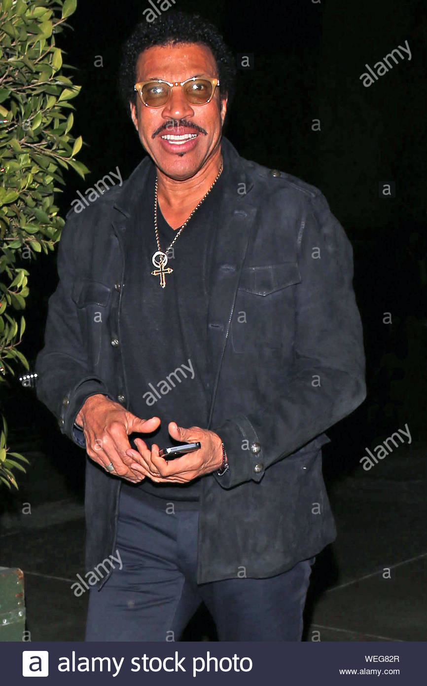 West Hollywood Ca Lionel Richie Flashes A Smile As He Arrives