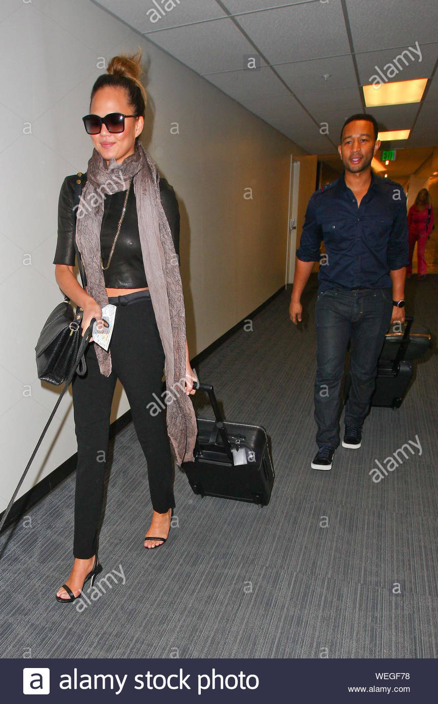 Los Angeles Ca After Enjoying A Delicious Dinner Date At Craig S Last Night And Running Into Teigen S Pal Brooklyn Decker And Her Husband Andy Roddick Chrissy Teigen And John Legend Along