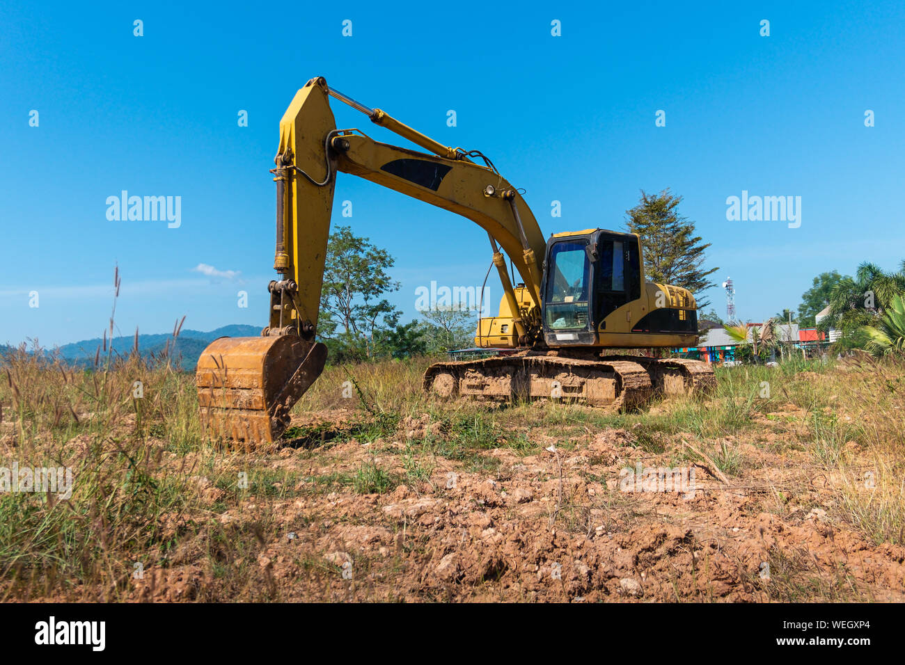 Yellow construction excavator hi res stock photography and images alamy