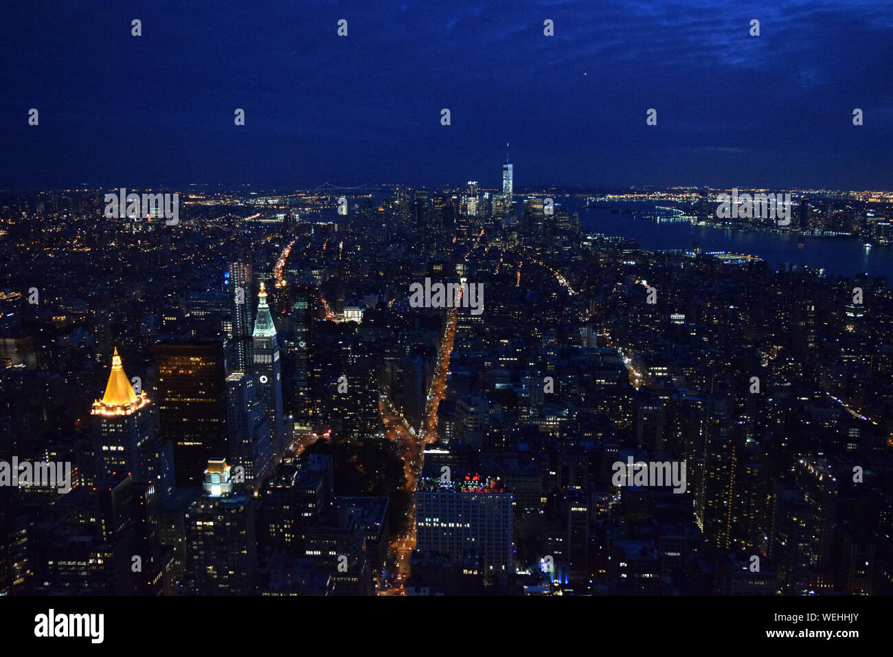 View of manhattan at night hi-res stock photography and images - Alamy