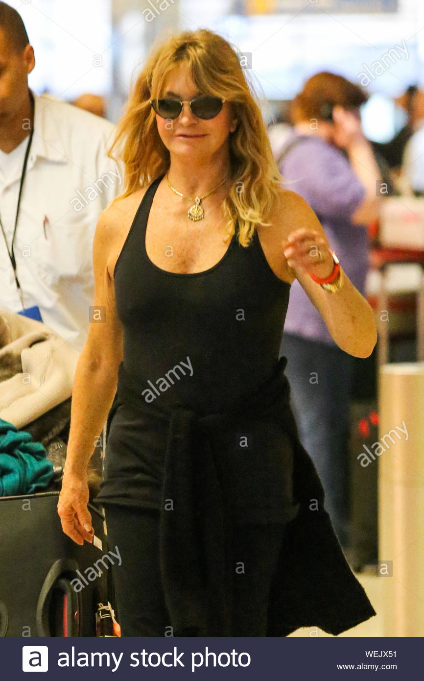 Los Angeles Ca Goldie Hawn Looks Relaxed As She Arrives At Los